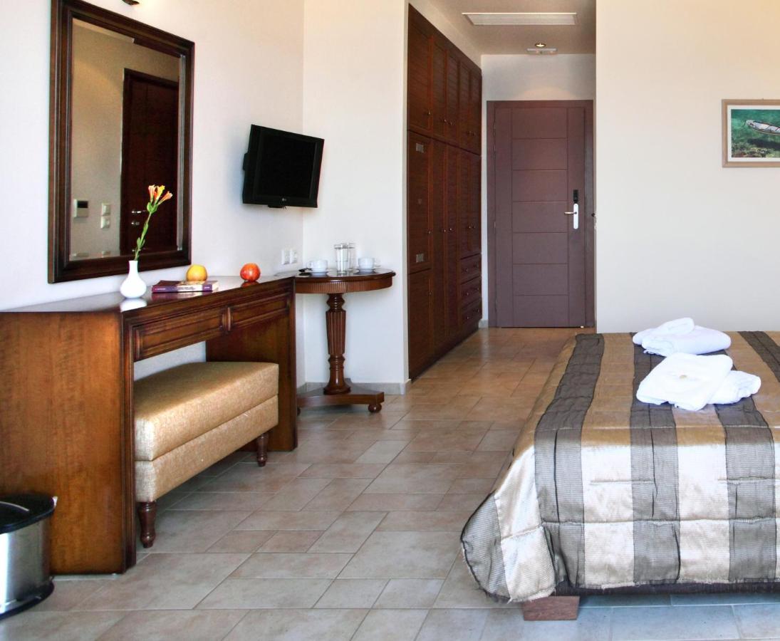 Hotel Tesoro Nikiana Luaran gambar