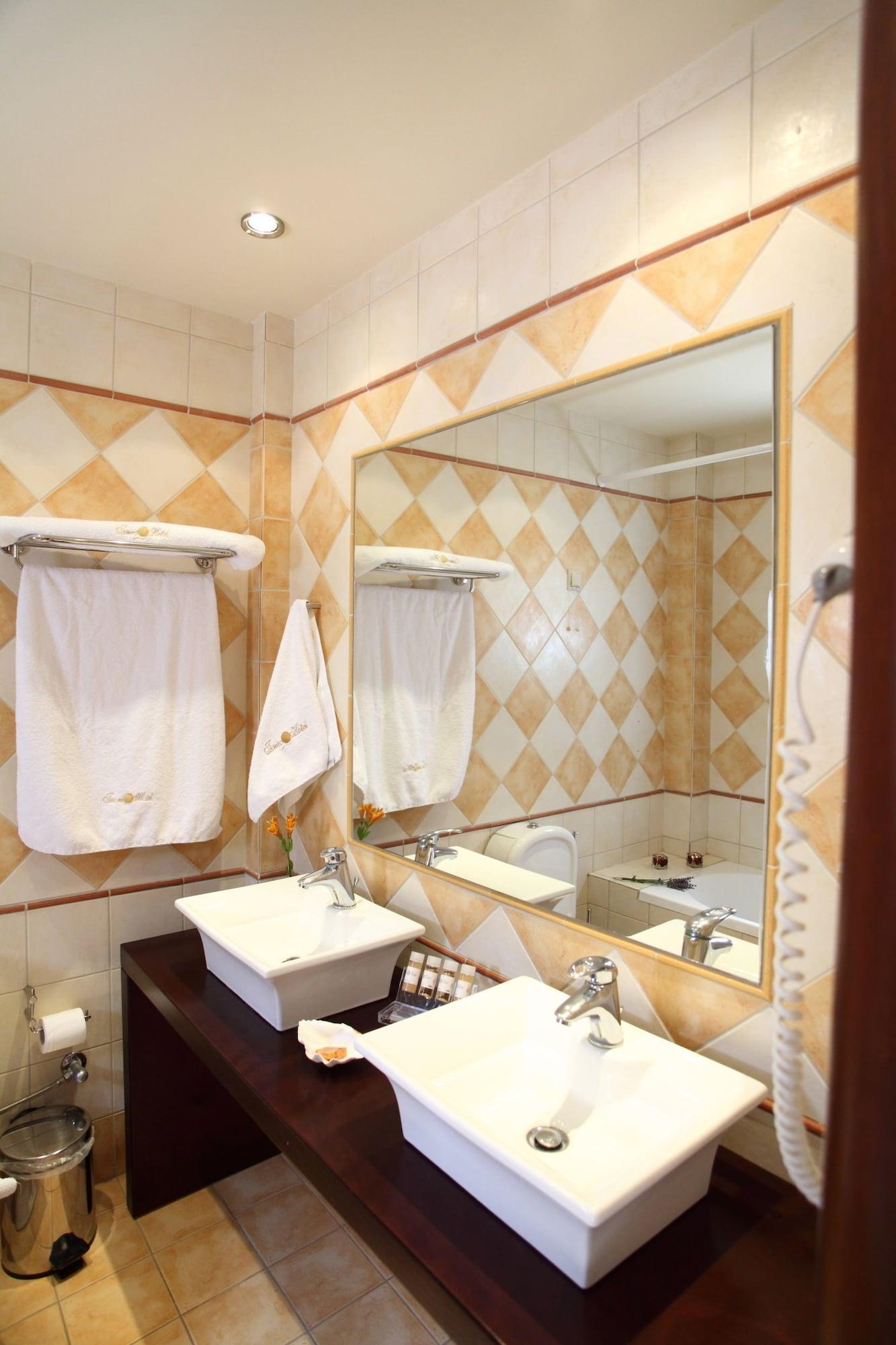 Hotel Tesoro Nikiana Luaran gambar