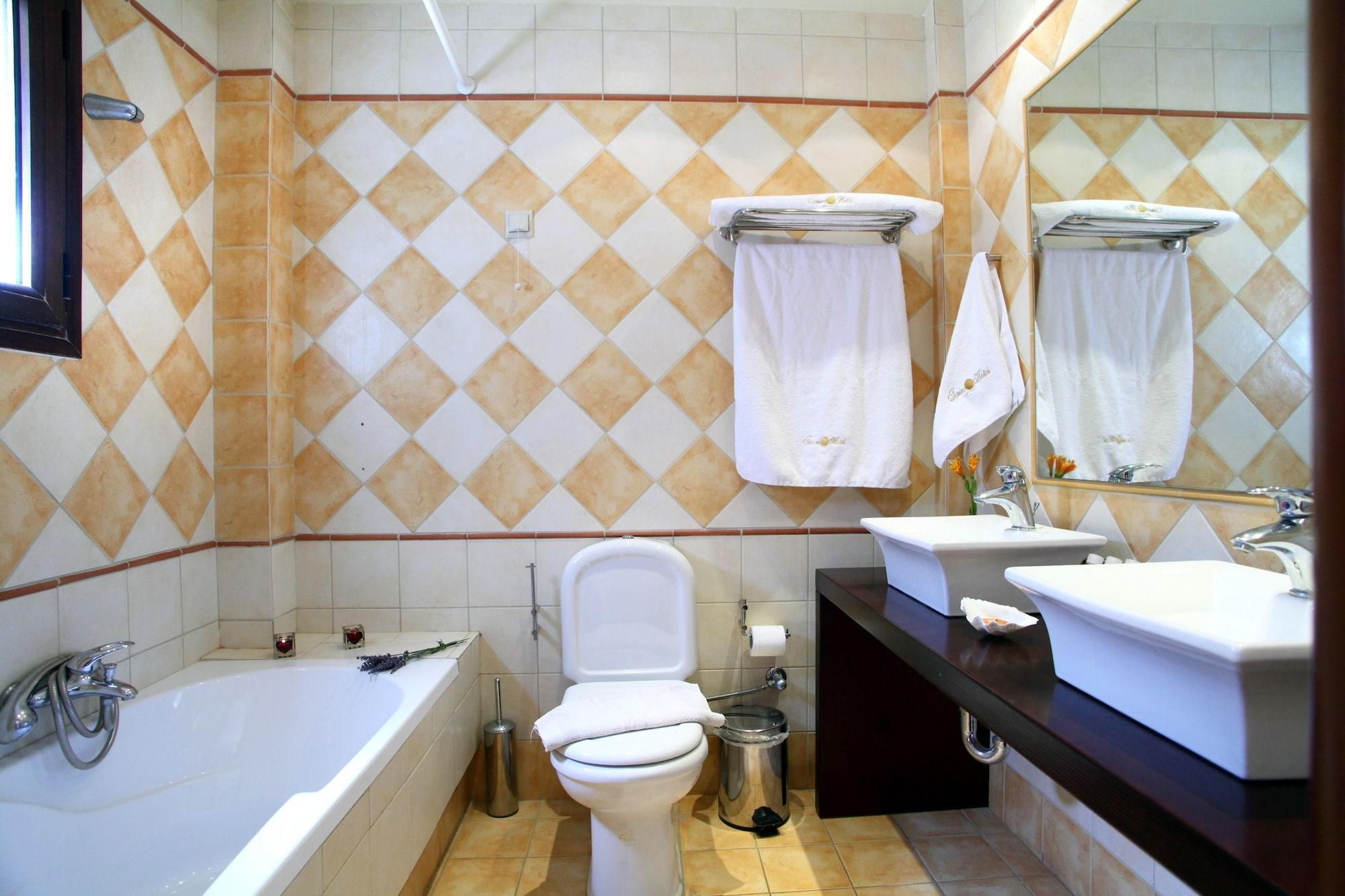 Hotel Tesoro Nikiana Luaran gambar