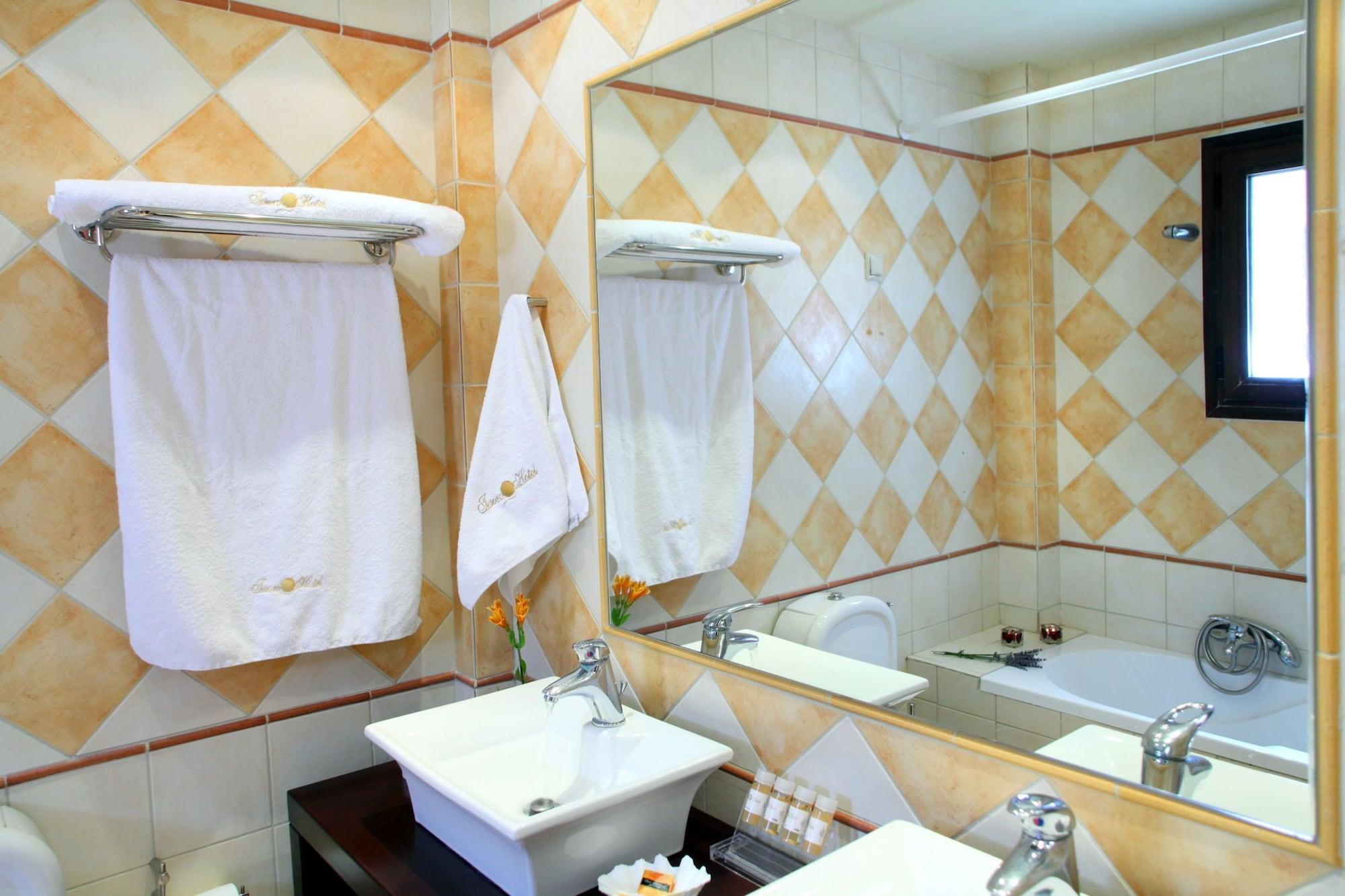 Hotel Tesoro Nikiana Luaran gambar