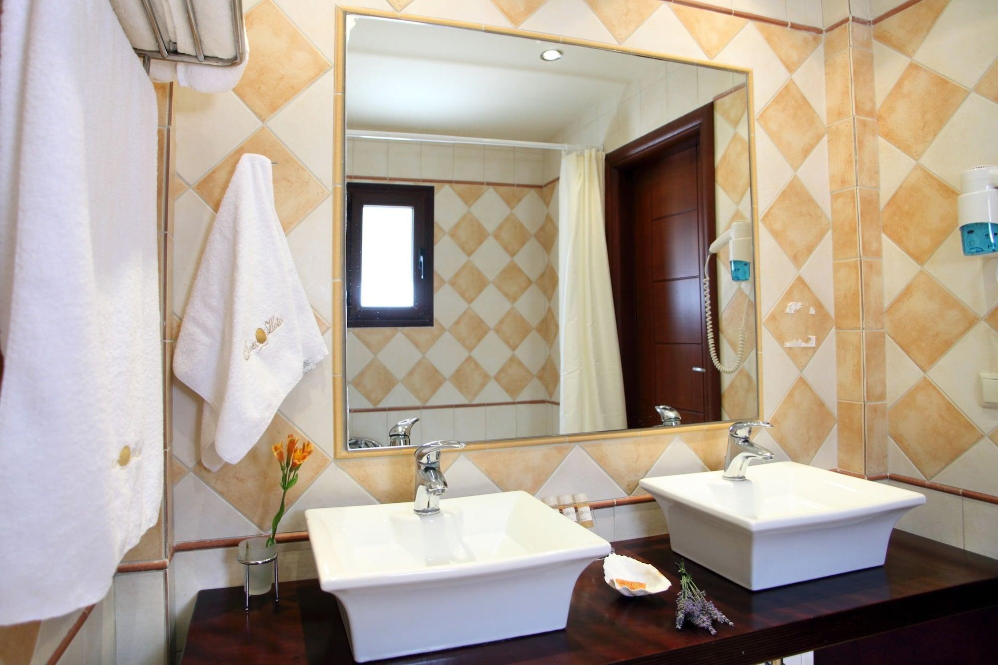 Hotel Tesoro Nikiana Luaran gambar