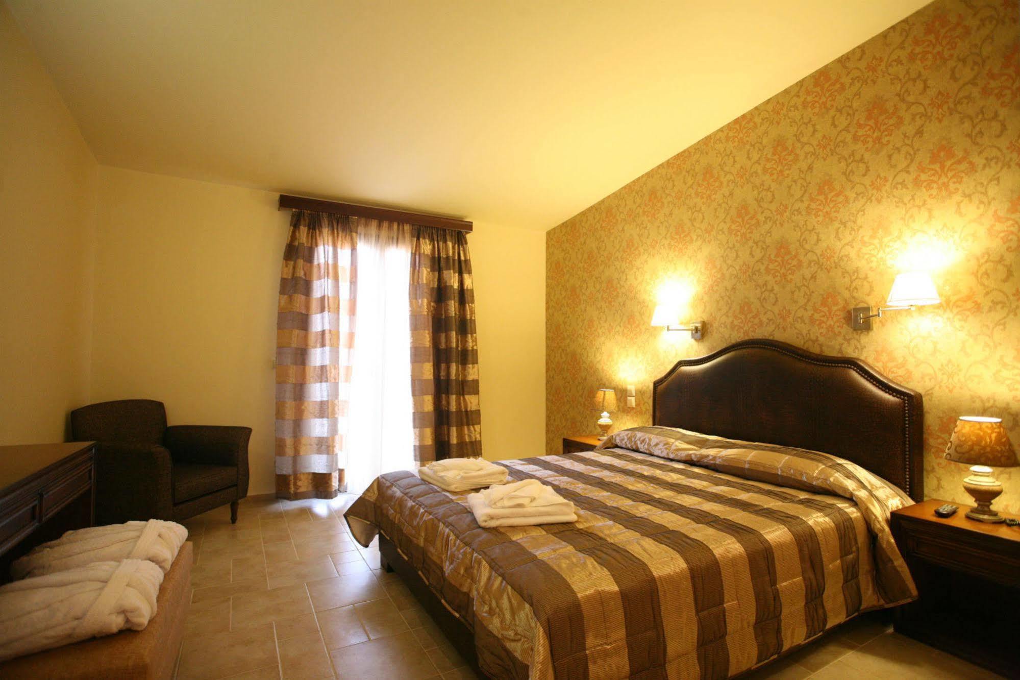 Hotel Tesoro Nikiana Luaran gambar