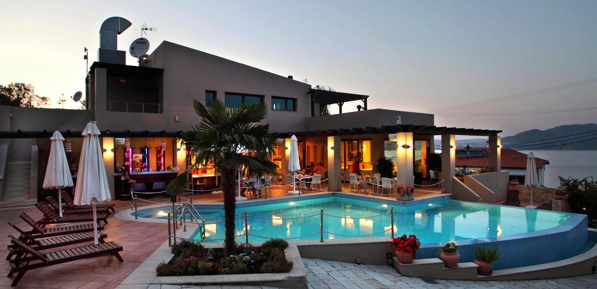 Hotel Tesoro Nikiana Luaran gambar